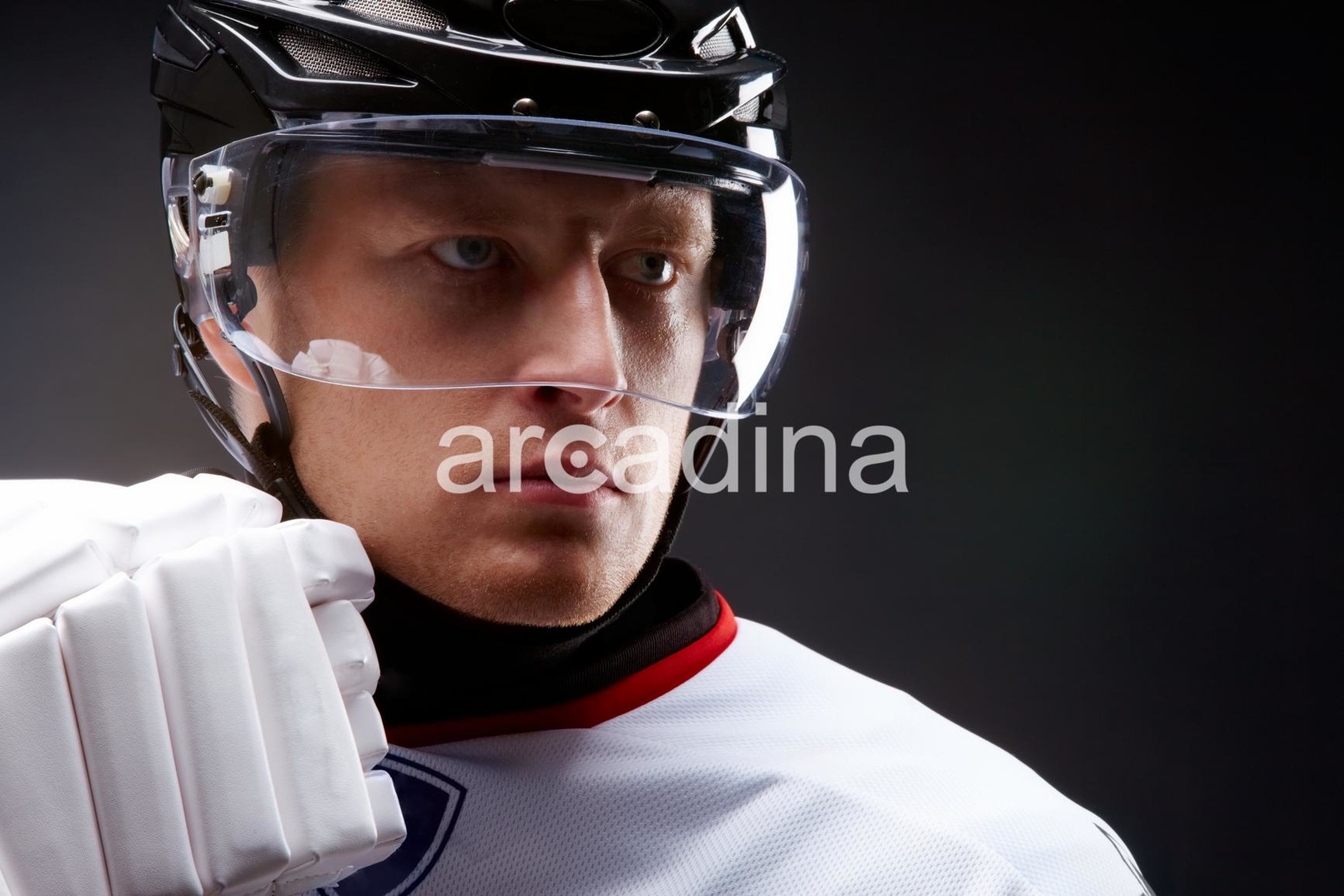 stockfresh_888898_serious-player_sizeM