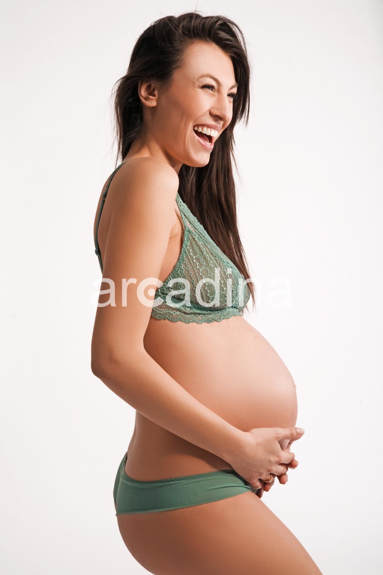 stockfresh_656717_expecting-woman_sizeM